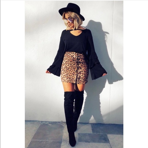 Hope's Sweaters - Ruffle sleeve top